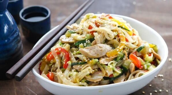 Vegetable rice noodles – the first dish on the gluten-free diet menu