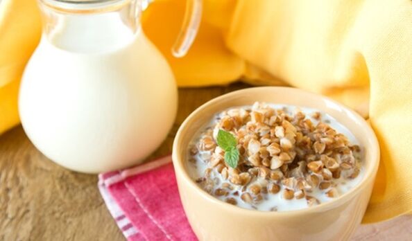 Buckwheat with kefir is ideal for a light weekly meal